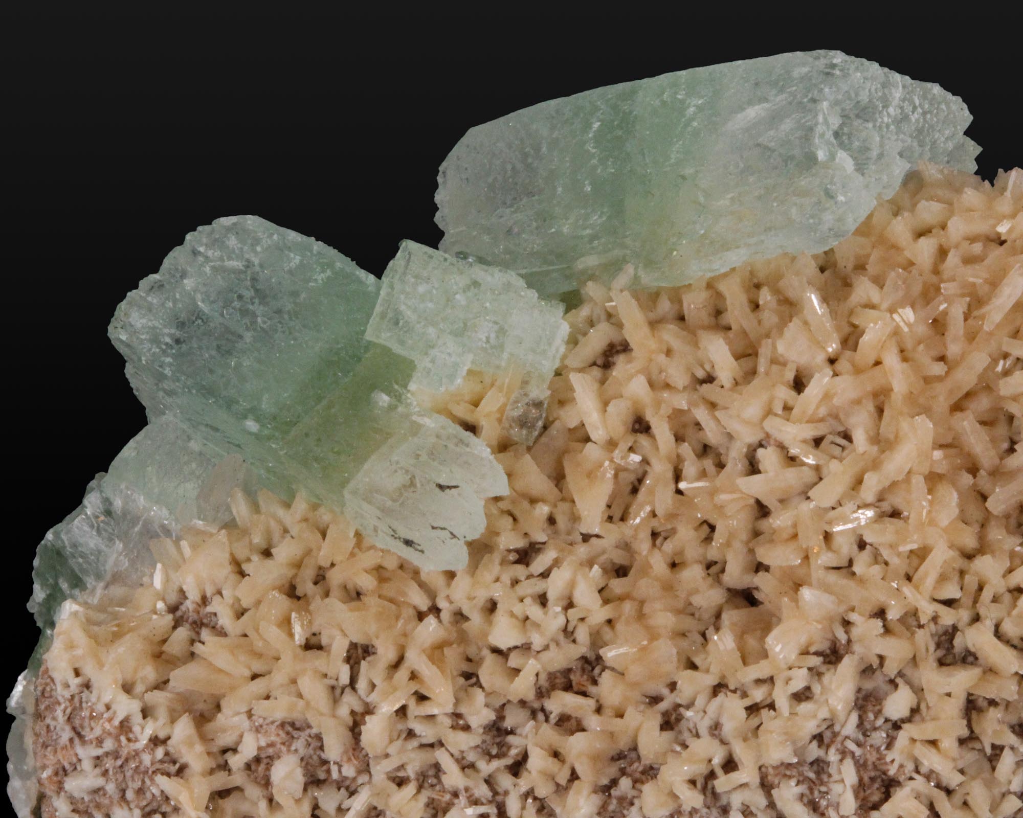 Apophyllite, Stilbite on Heulandite