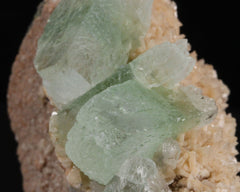 Apophyllite, Stilbite on Heulandite