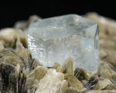 Aquamarine with Muscovite