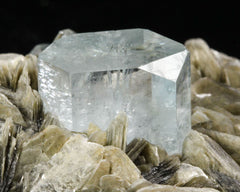 Aquamarine with Muscovite