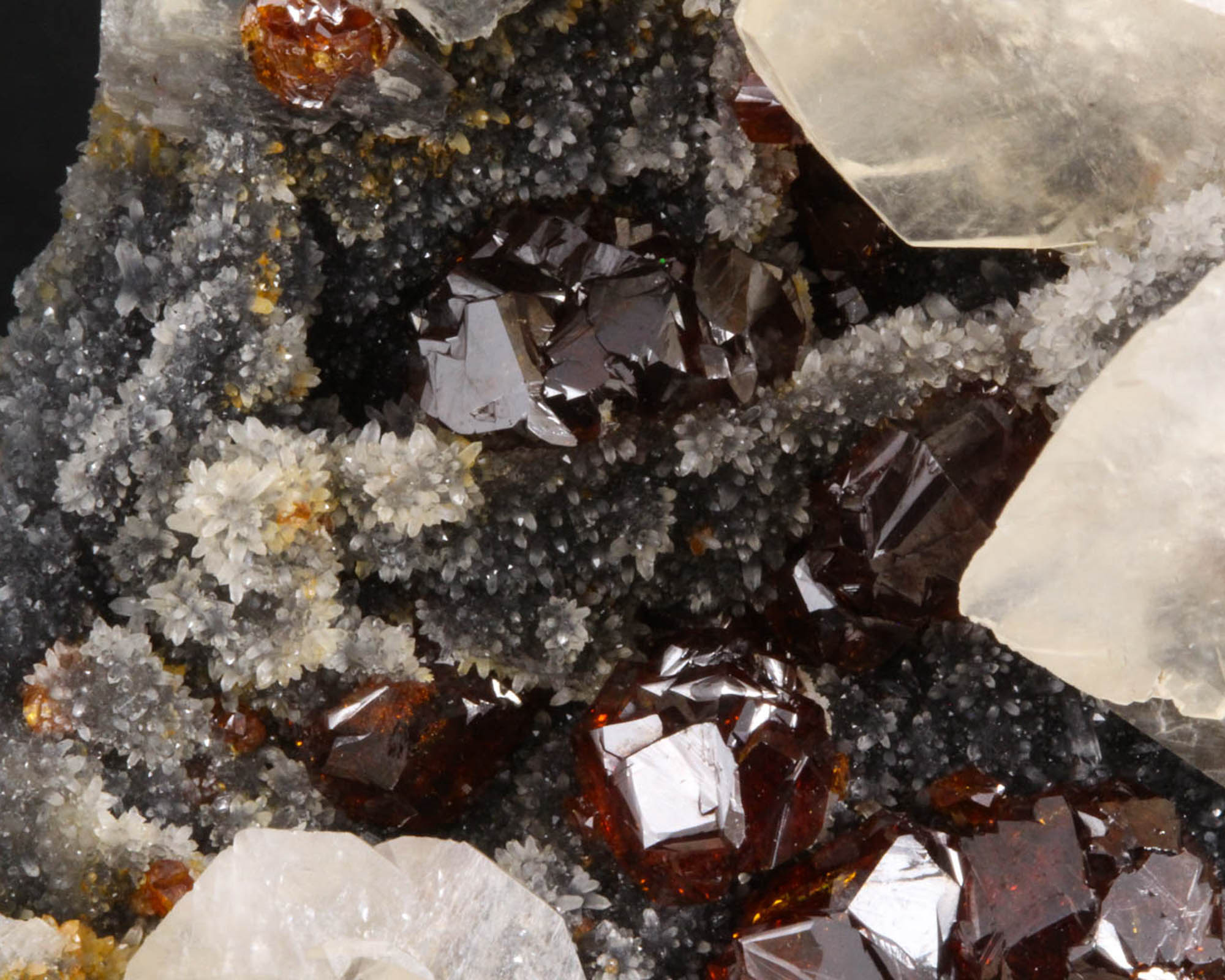 Sphalerite with Calcite on Chalcedony