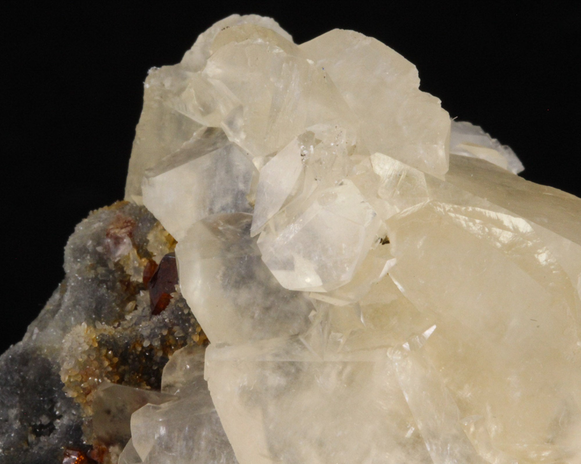 Sphalerite with Calcite on Chalcedony