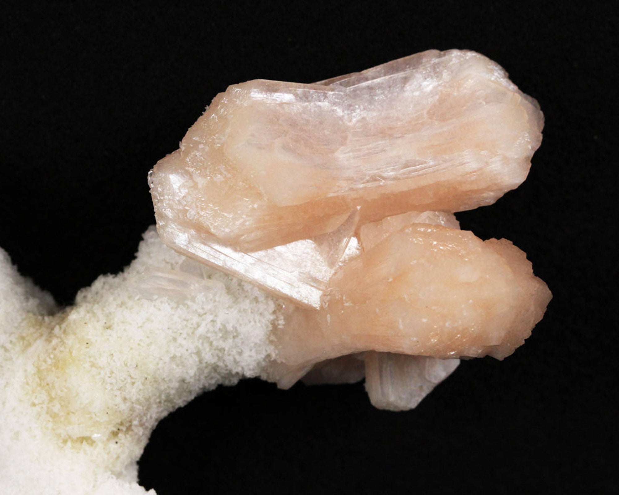 Stilbite on Chalcedony