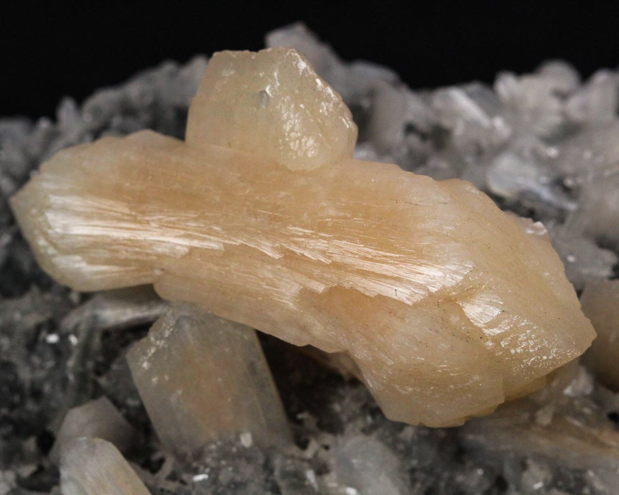 Stilbite on Chalcedony