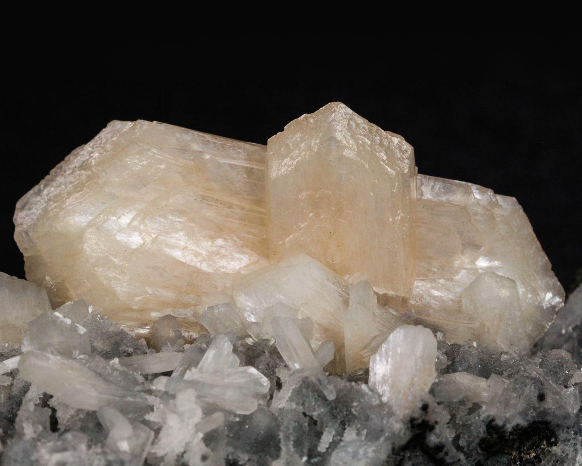 Stilbite on Chalcedony