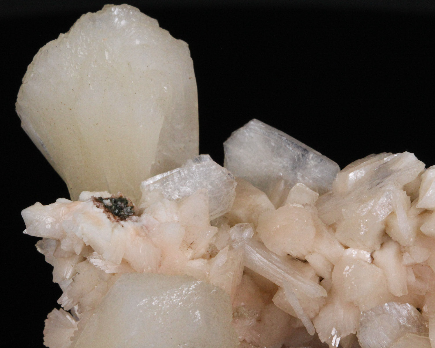 Stilbite on Heulandite